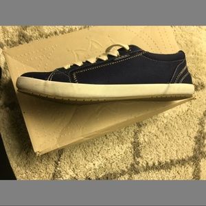 TAOS STAR SNEAKER WORN ONCE EXCELLENT PRICE